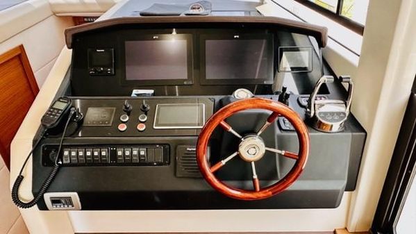 Greenline 48 Flybridge with Hardtop image