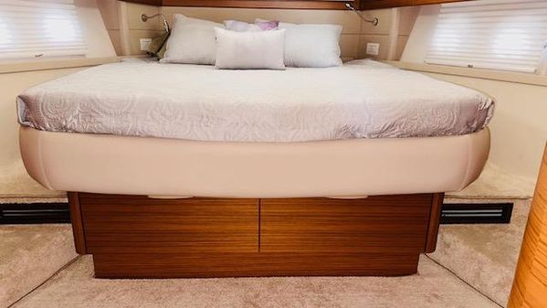 Greenline 48 Flybridge with Hardtop image