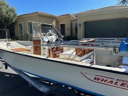 Boston-whaler 17-MONTAUK image