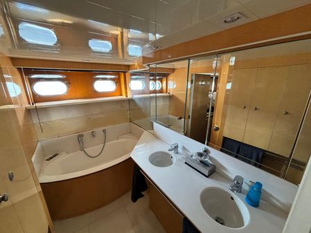 Benetti Azimut 90 Custom Fly image