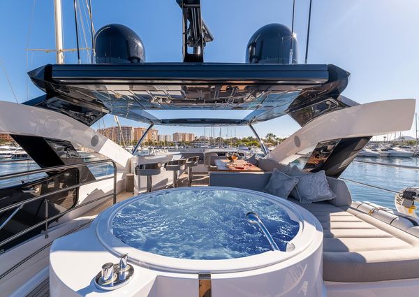 Sunseeker 86 Yacht image