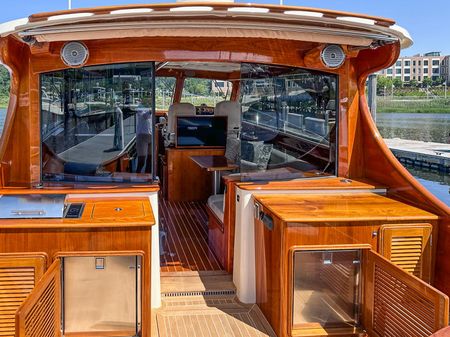 Hinckley Talaria 43 Motoryacht image