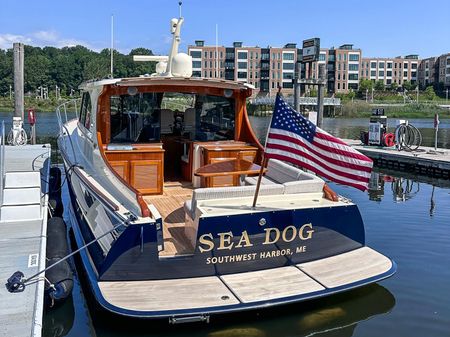 Hinckley Talaria 43 Motoryacht image