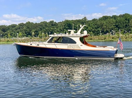 Hinckley Talaria 43 Motoryacht image