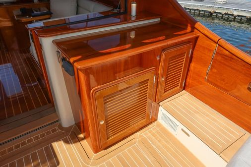 Hinckley Talaria 43 Motoryacht image