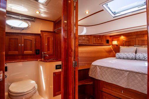 Hinckley Talaria 43 Motoryacht image