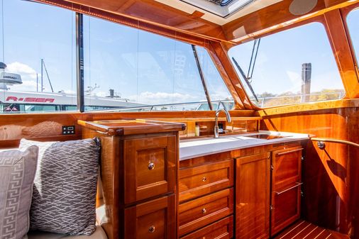 Hinckley Talaria 43 Motoryacht image