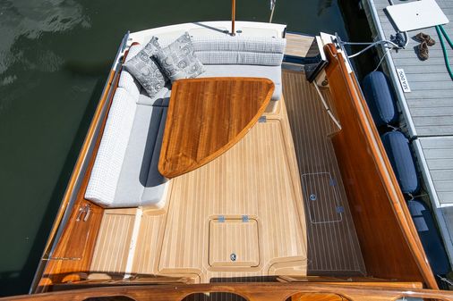 Hinckley Talaria 43 Motoryacht image