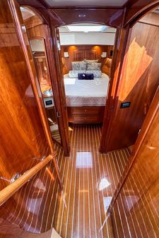 Hinckley Talaria 43 Motoryacht image