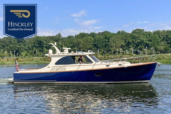 Hinckley Talaria 43 Motoryacht - main image