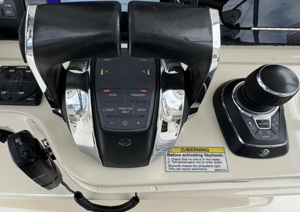 Boston Whaler 330 Outrage image