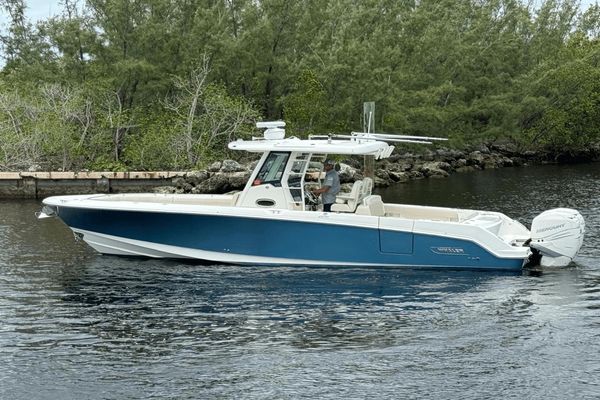 Boston Whaler 330 Outrage - main image