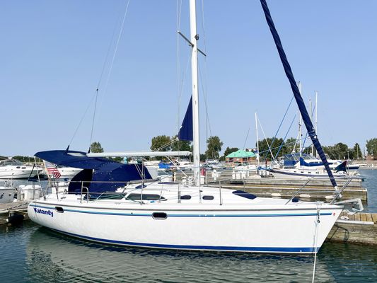 Catalina 320 - main image