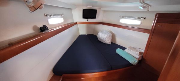 Beneteau Oceanis 43 image