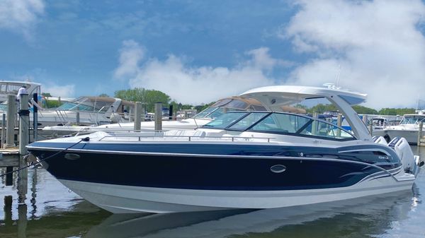 Formula 350 Crossover Bowrider