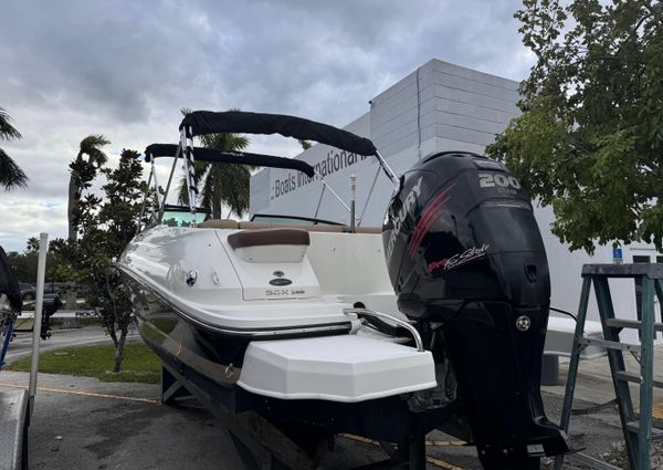 Sea Ray SDX 240 Outboard image