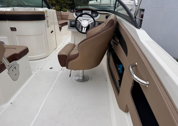 Sea Ray SDX 240 Outboard image