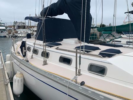 Catalina Morgan 44 Center Cockpit image