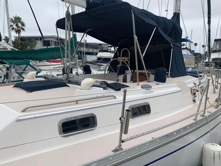 Catalina Morgan 44 Center Cockpit image