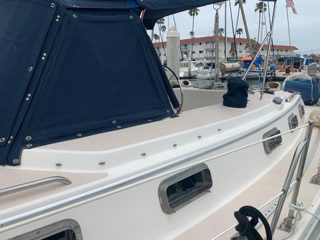 Catalina Morgan 44 Center Cockpit image