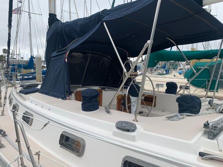 Catalina Morgan 44 Center Cockpit image