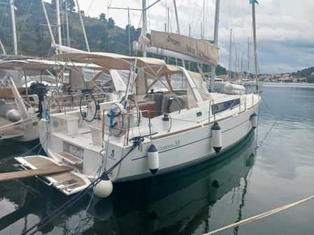 Beneteau Oceanis 38 image