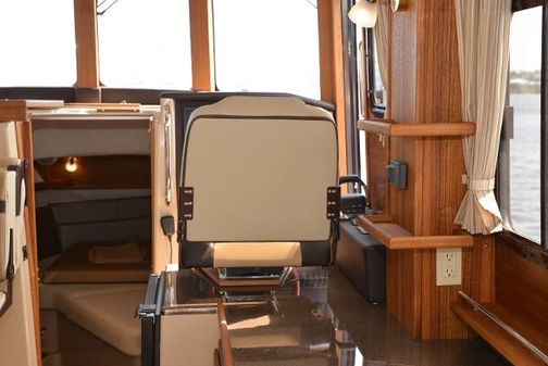 Ranger-tugs R31-COMMAND-BRIDGE image