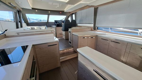 Cayman Yachts 600 S image