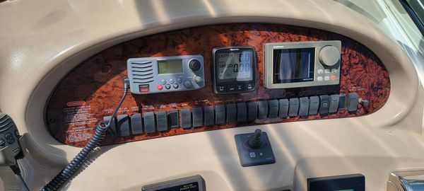 Sea Ray 380 Sundancer image