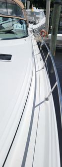 Sea Ray 380 Sundancer image