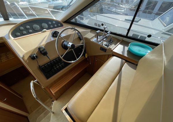 Bayliner 3988-MOTOR-YACHT-WITH-THRUSTER image