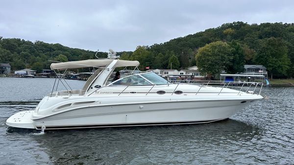 Sea Ray 410 Express Cruiser 