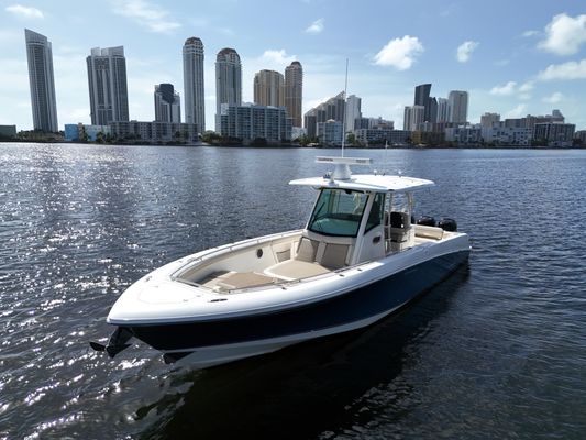 Boston Whaler 350 Outrage - main image