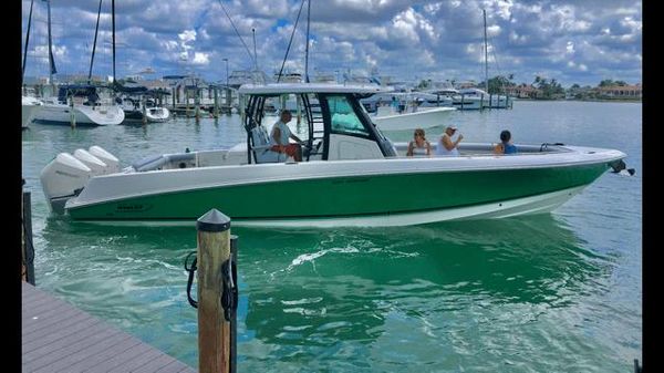 Boston Whaler 350 Outrage