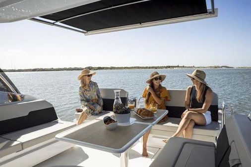 Aquila 32 Sport image