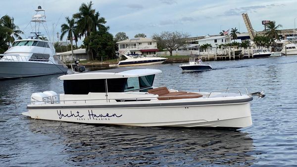 Axopar 37 XC Cross Cabin