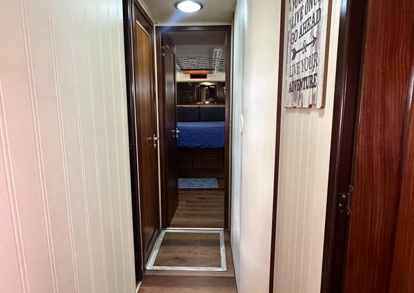 Hatteras Enclosed Bridge Sportfish image