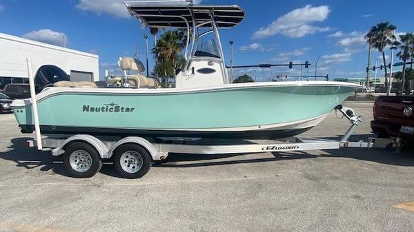 NauticStar 2302 Legacy