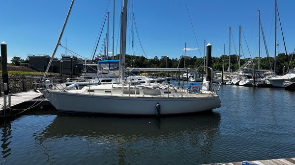 Sabre 32 Aft Cabin