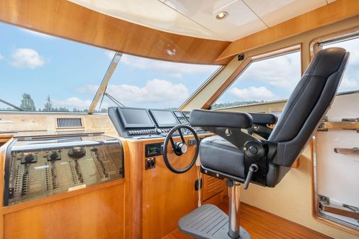 Vitech 68' Vitech Pilothouse image