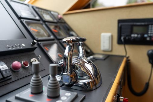 Vitech 68' Vitech Pilothouse image