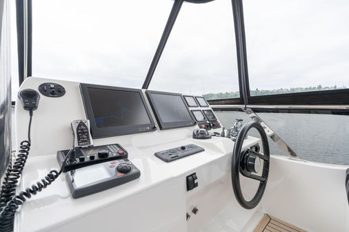 Vitech 68' Vitech Pilothouse image