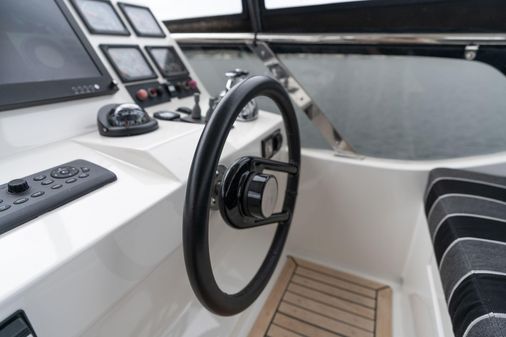 Vitech 68' Vitech Pilothouse image