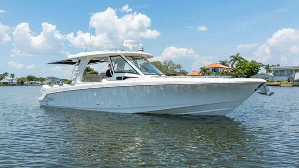 Boston Whaler 350 Realm