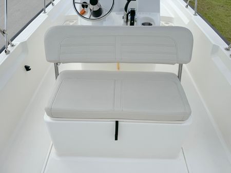 Boston-whaler 170-MONTAUK image