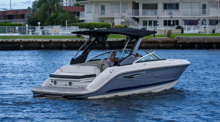 Sea Ray SLX 250 - main image