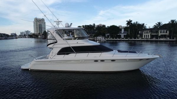 Sea Ray 48 flybridge