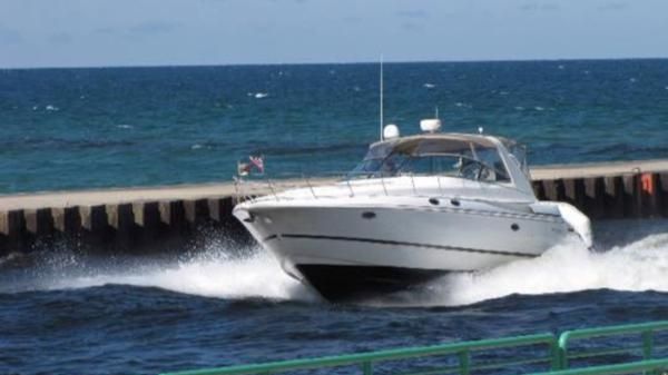 Cruisers Yachts 3870 Express 