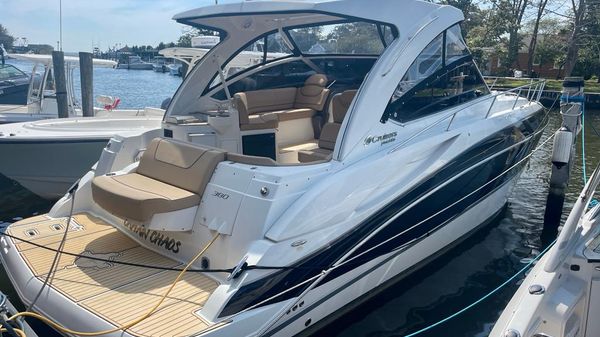 Cruisers Yachts 380 Express 