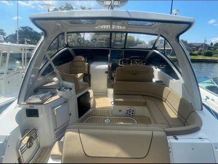 Cruisers Yachts 380 Express image